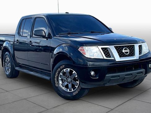 Used 2018 Nissan Frontier SV RWD image 3