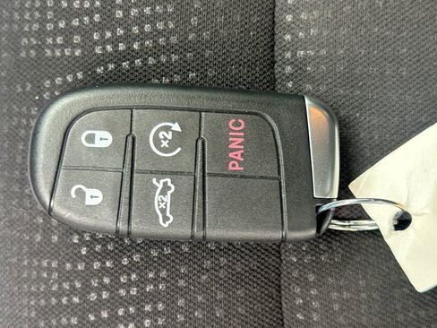 Used 2015 Chrysler 200 Limited w/ Convenience Group image 30