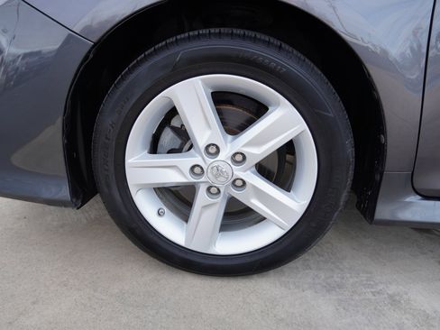 Used 2013 Toyota Camry SE image 13