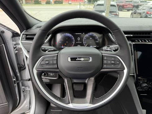 New 2025 Jeep Grand Cherokee Limited w/ Black Appearance Package image 13