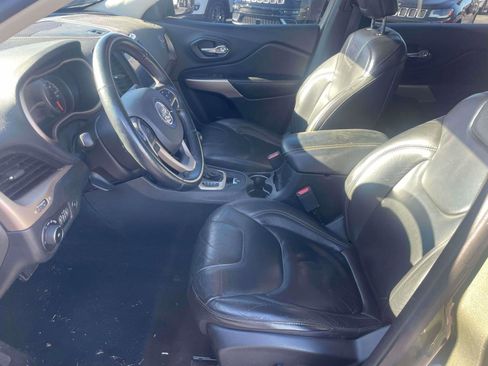 Used 2018 Jeep Cherokee Limited image 5