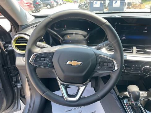 Used 2026 Chevrolet Trax LT w/ Driver Confidence Package FWD image 25