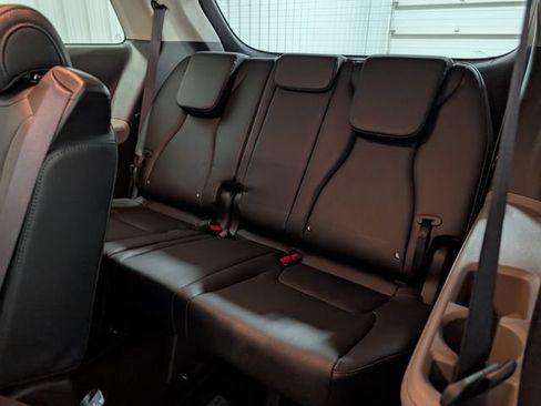 Used 2026 Kia Carnival FWD image 9