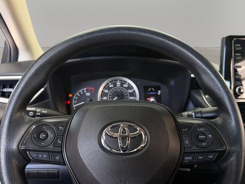 Used 2022 Toyota Corolla LE FWD image 17
