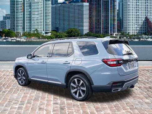 Certified 2024 Honda Pilot Touring image 7