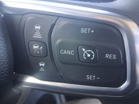 Used 2025 Jeep Wrangler Sahara image 19