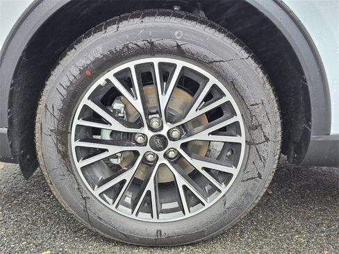 New 2025 Ford Escape SE w/ PHEV Premium Package image 29