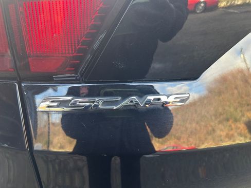 Used 2019 Ford Escape Titanium image 32