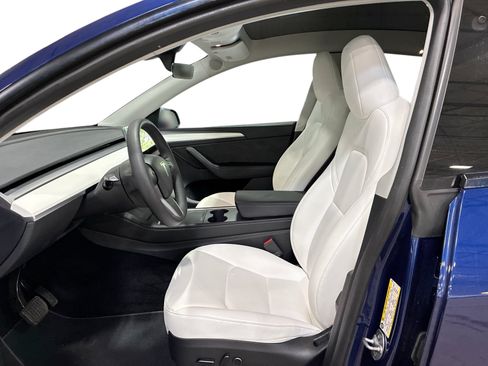 Certified 2023 Tesla Model Y Long Range AWD/4WD image 9