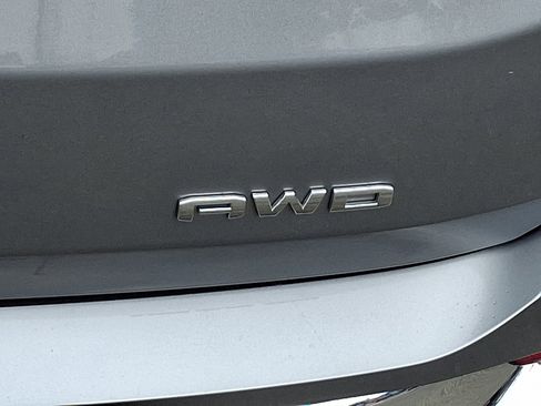 Used 2024 GMC Terrain SLT w/ Infotainment Package II image 30