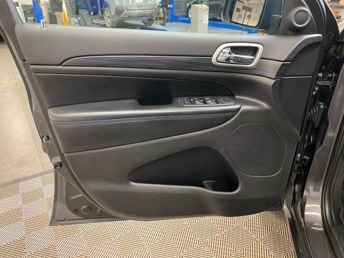 Used 2020 Jeep Grand Cherokee Altitude image 21