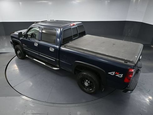 Used 2005 Chevrolet Silverado 2500 LS w/ Heavy-Duty Power Package AWD/4WD image 51