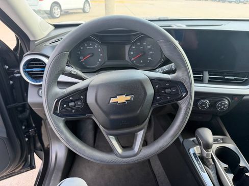 Used 2026 Chevrolet Trax LS FWD image 10