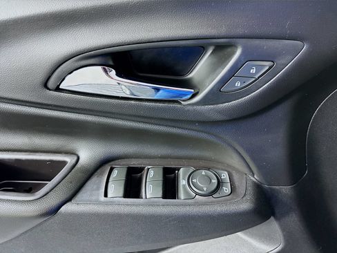 Used 2020 Chevrolet Equinox LT w/ Driver Convenience Package FWD image 17