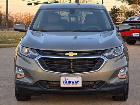 Used 2018 Chevrolet Equinox LT image 2