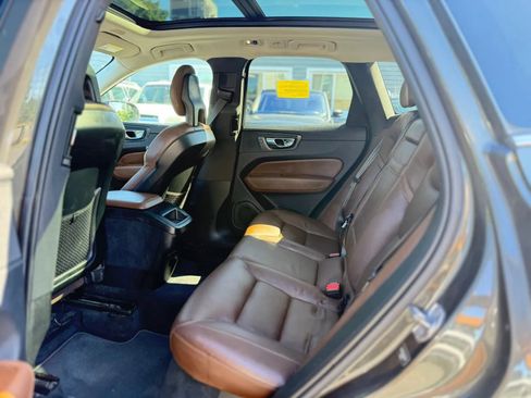 Used 2018 Volvo XC60 T6 Momentum w/ Advanced Package AWD/4WD image 12