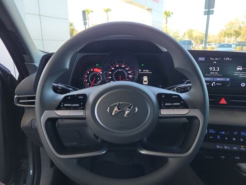 Used 2023 Hyundai Elantra SEL w/ Preferred Accessory Package image 16