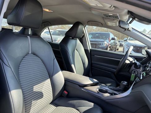 Used 2022 Toyota Camry SE FWD image 18