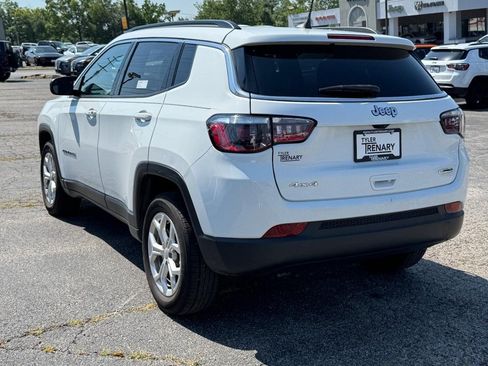 Used 2024 Jeep Compass Latitude AWD/4WD image 7