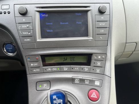 Used 2015 Toyota Prius Two FWD image 12