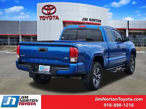 Used 2017 Toyota Tacoma TRD Sport w/ Tow Package RWD image 6