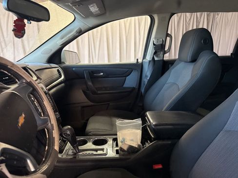Used 2017 Chevrolet Traverse LT image 17