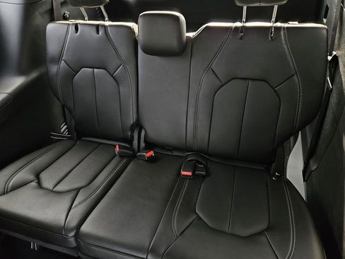 New 2026 Chrysler Pacifica Select image 12