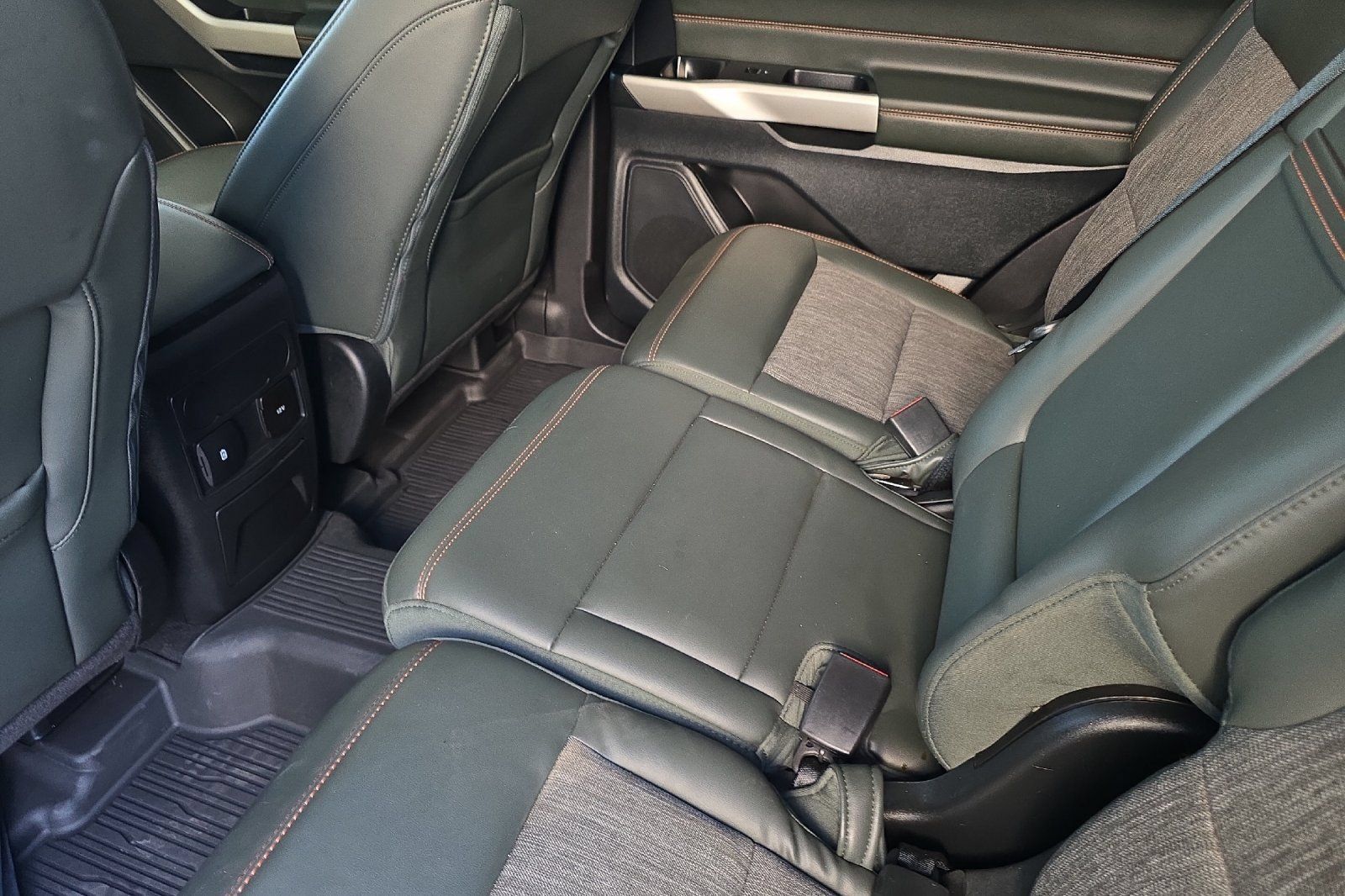 Used 2022 Ford Explorer Timberline AWD/4WD image 9