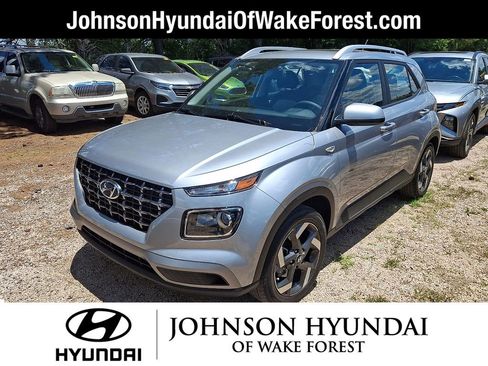 Used 2026 Hyundai Venue SEL FWD image 2