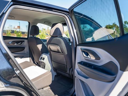 Used 2024 GMC Terrain SLE image 13