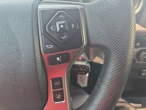 Used 2019 Toyota Tacoma SR5 AWD/4WD image 15