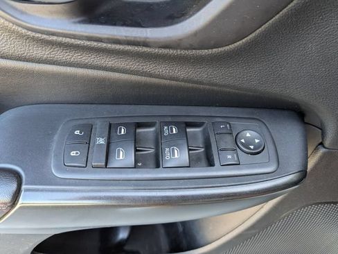 Used 2019 Jeep Cherokee Trailhawk w/ Cold Weather Group AWD/4WD image 25