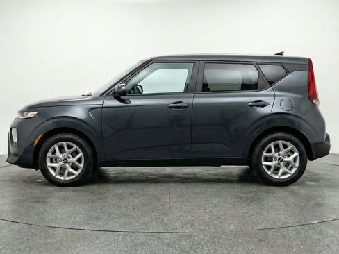 Used 2025 Kia Soul LX w/ LX Technology Package FWD image 5