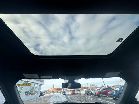 Used 2017 Ford Explorer Platinum image 16