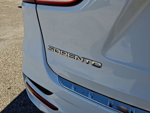 Used 2018 Kia Sorento SX image 32