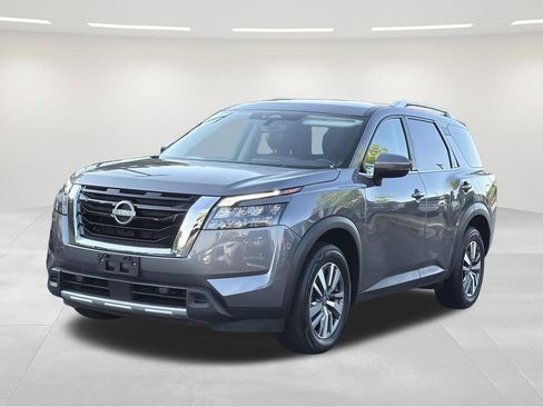 Used 2025 Nissan Pathfinder SL FWD image 1