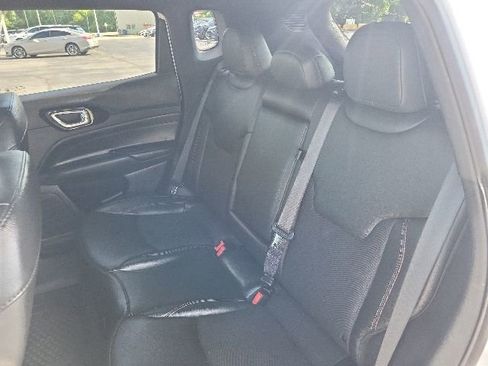 Used 2025 Jeep Compass Trailhawk AWD/4WD image 25