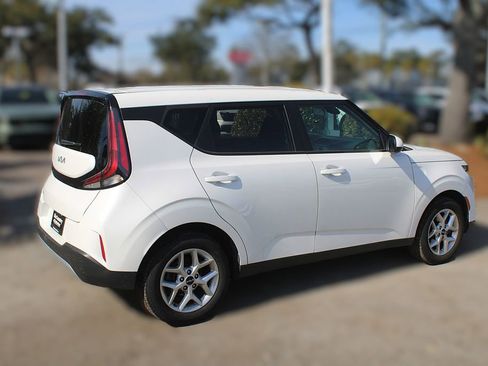 Used 2023 Kia Soul LX w/ LX Technology Package image 6