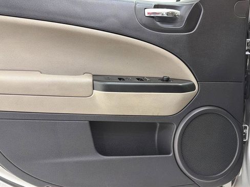 Used 2010 Dodge Caliber Mainstreet image 21