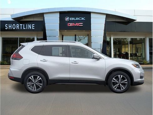 Used 2020 Nissan Rogue SV w/ Premium Package AWD/4WD image 2