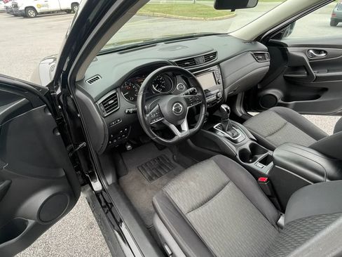 Used 2018 Nissan Rogue SV w/ Sun & Sound Touring Package AWD/4WD image 19