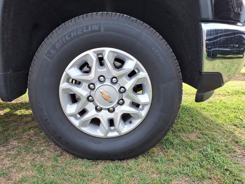 Used 2024 Chevrolet Silverado 2500 LTZ w/ LTZ Premium Package AWD/4WD image 2