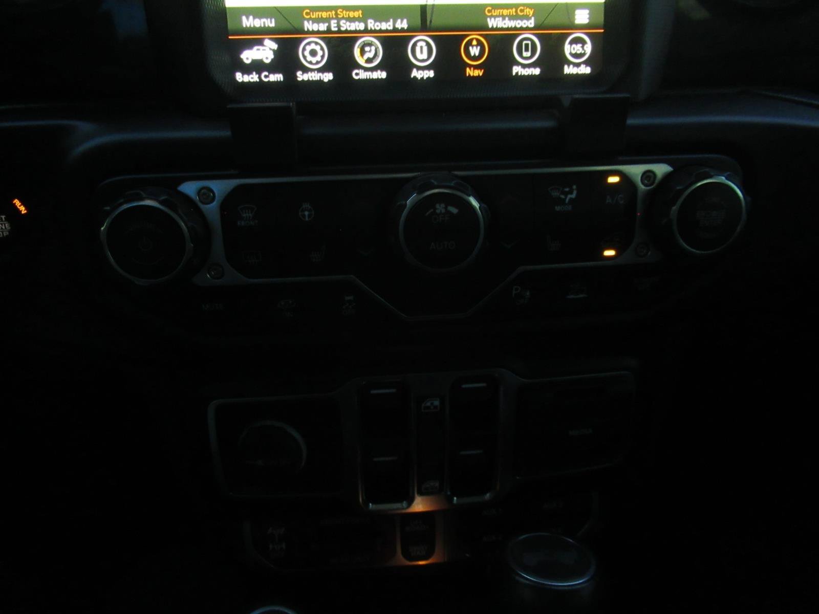 Used 2022 Jeep Wrangler Unlimited Rubicon w/ Dual Top Group AWD/4WD image 28