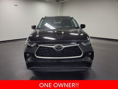 Used 2023 Toyota Highlander XLE AWD/4WD image 3