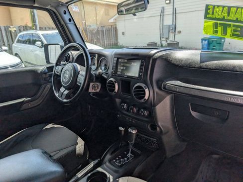 Used 2017 Jeep Wrangler Unlimited Sport w/ Connectivity Group AWD/4WD image 25