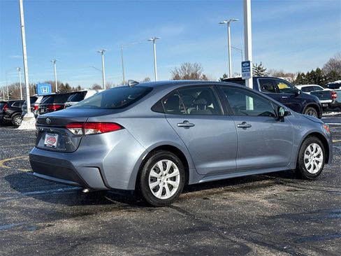 Used 2022 Toyota Corolla LE image 9