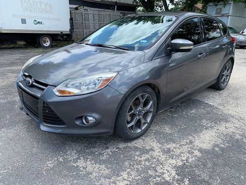 Used 2013 Ford Focus SE FWD image 2