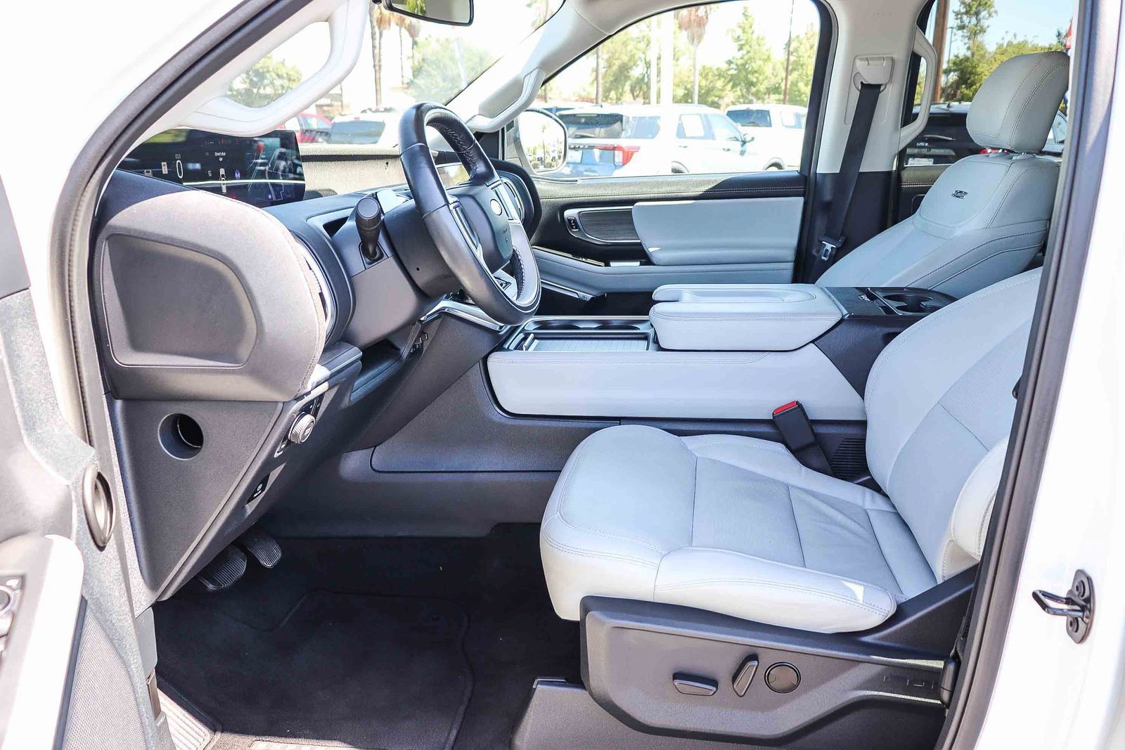 Certified 2025 Ford Expedition Max Platinum w/ Driver's Package AWD/4WD image 19