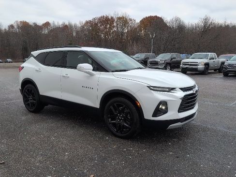 Certified 2022 Chevrolet Blazer LT w/ LPO, Black Accent Package image 8