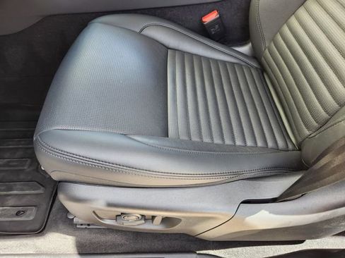 Used 2025 Land Rover Discovery Sport S image 23